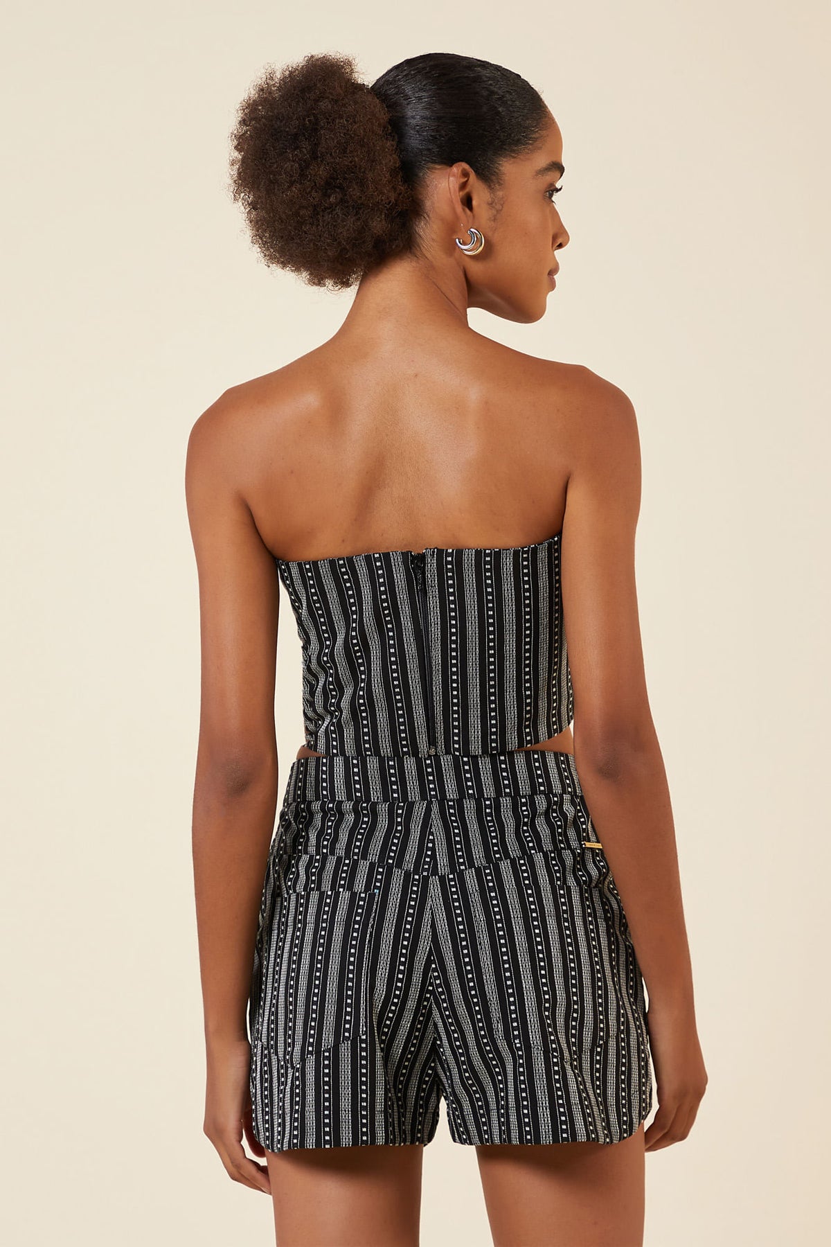 PRETO / CREME