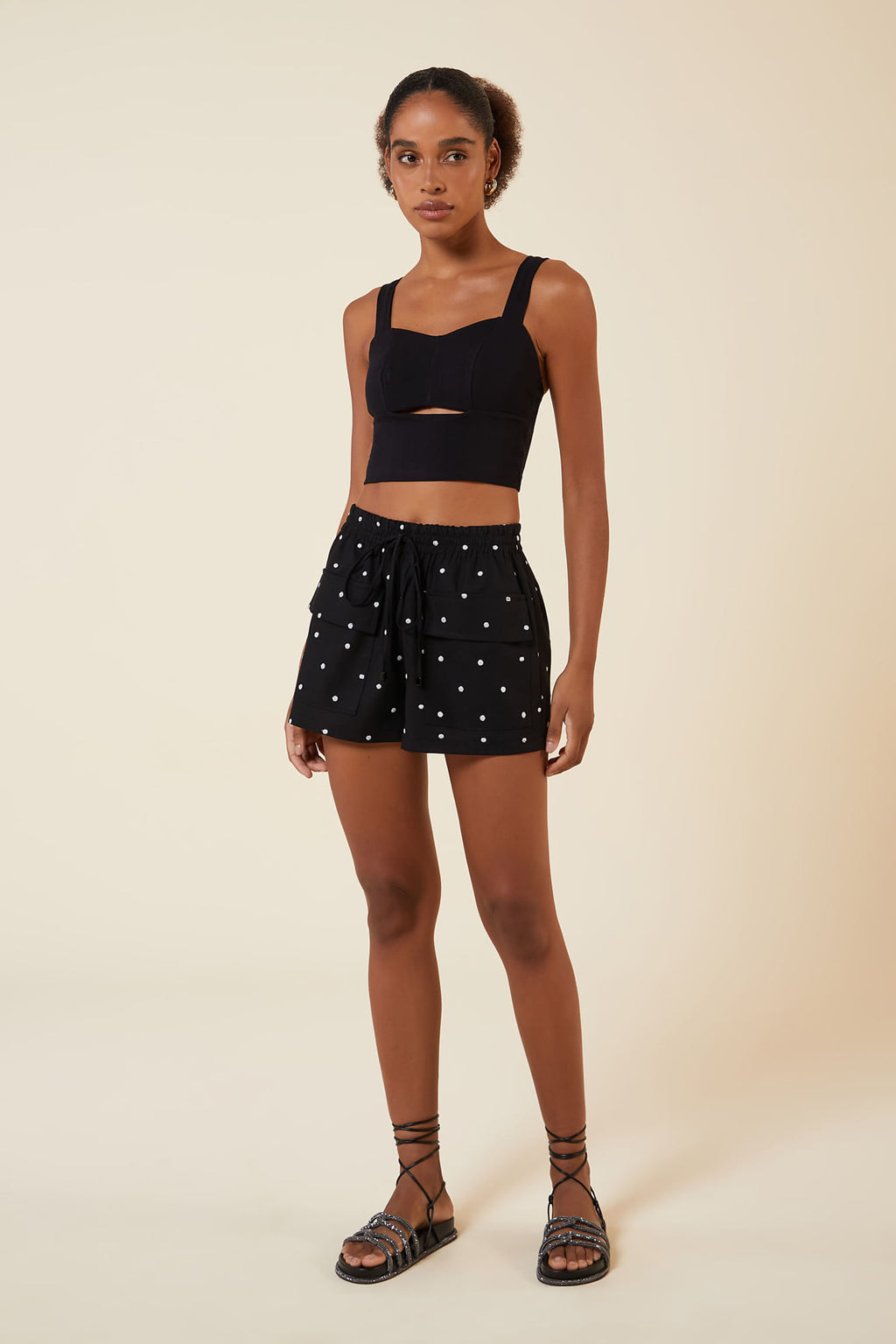 PRETO / CREME