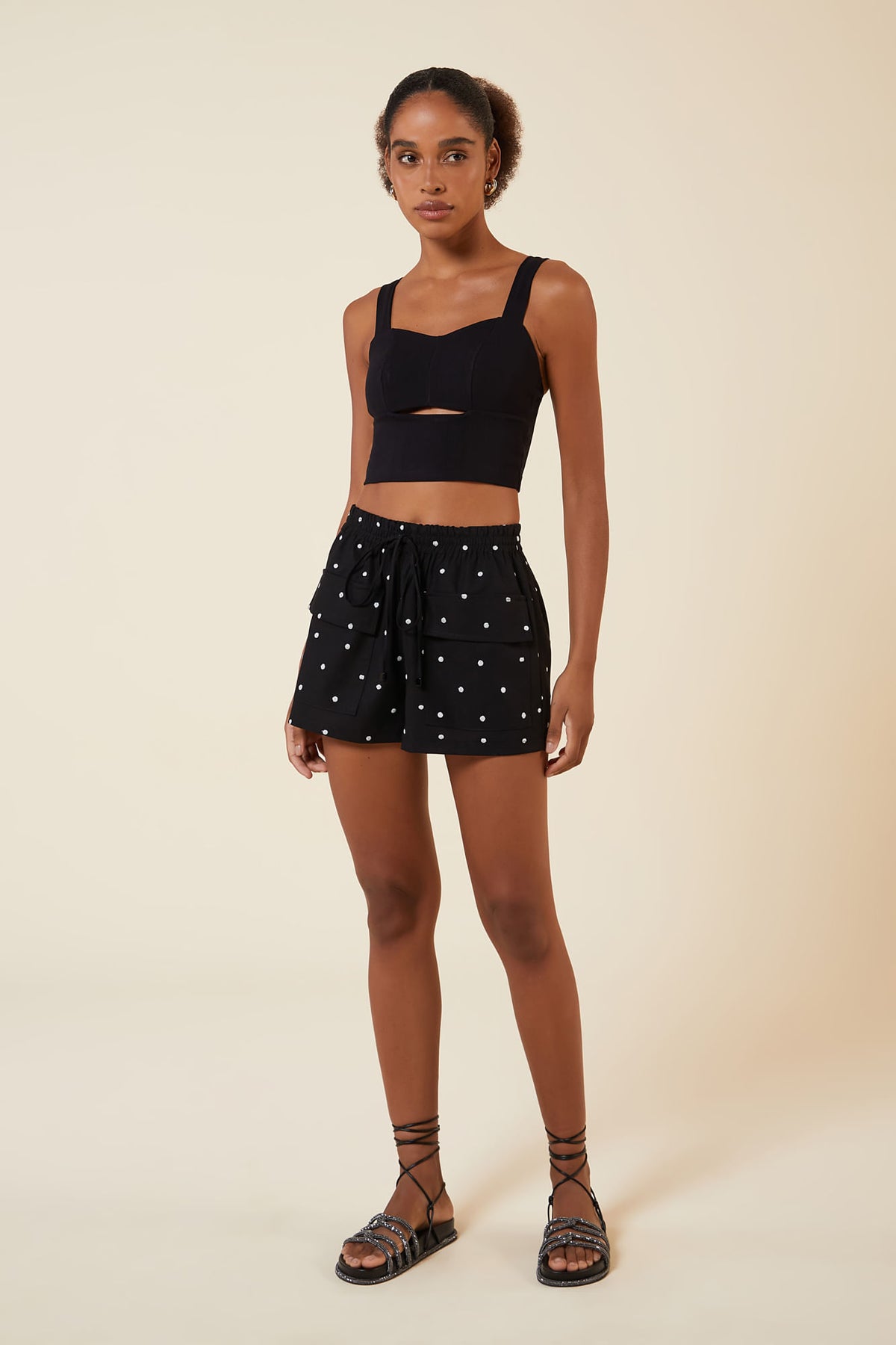 PRETO / CREME