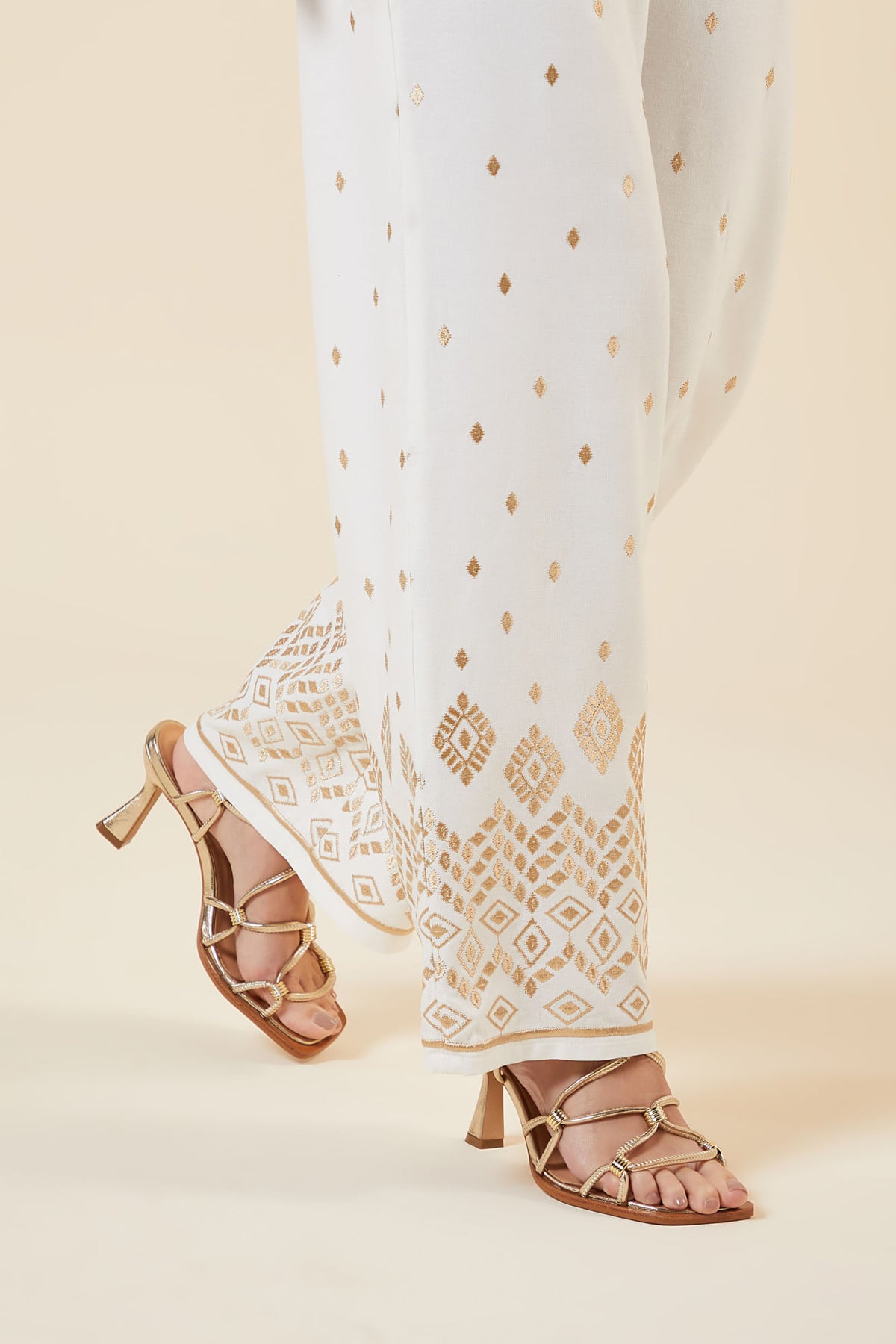 BRANCO / DOURADO