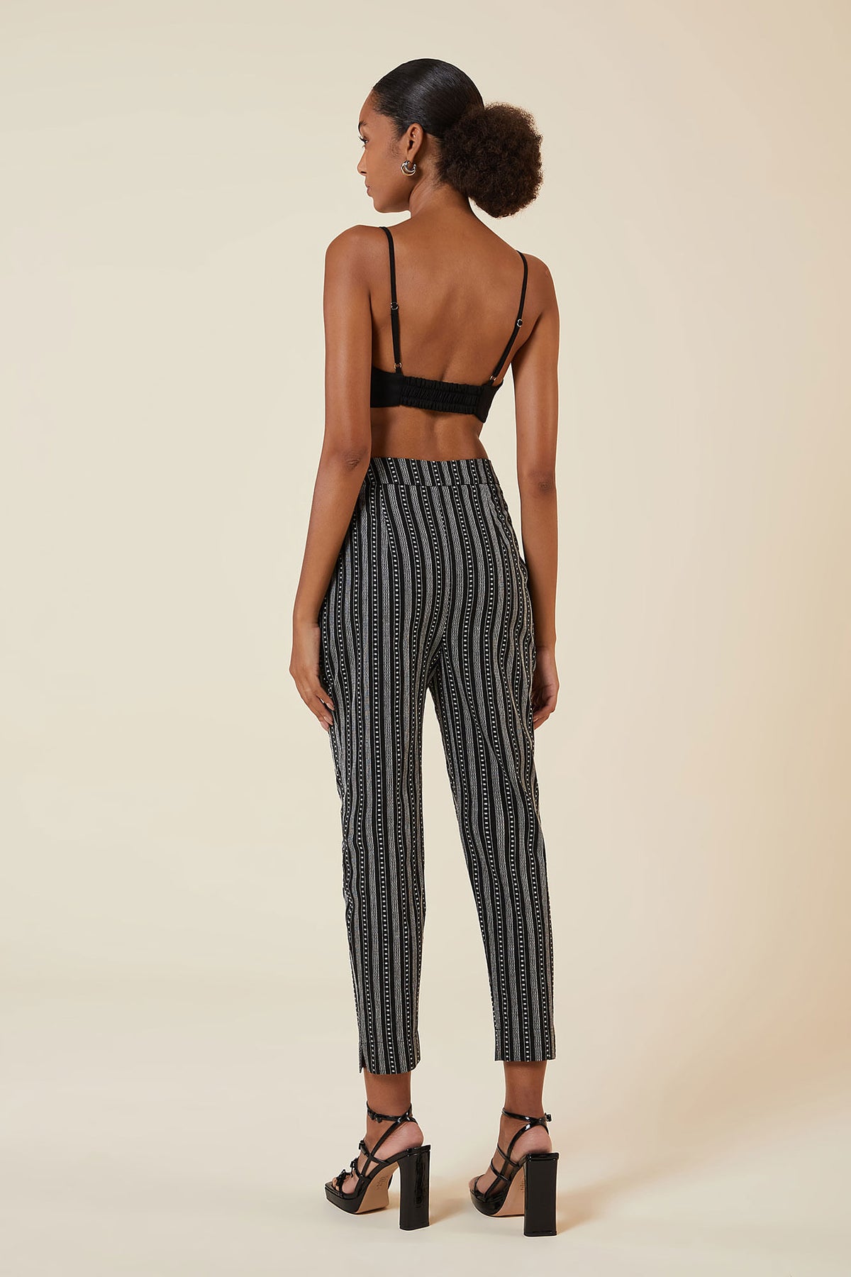 PRETO / CREME