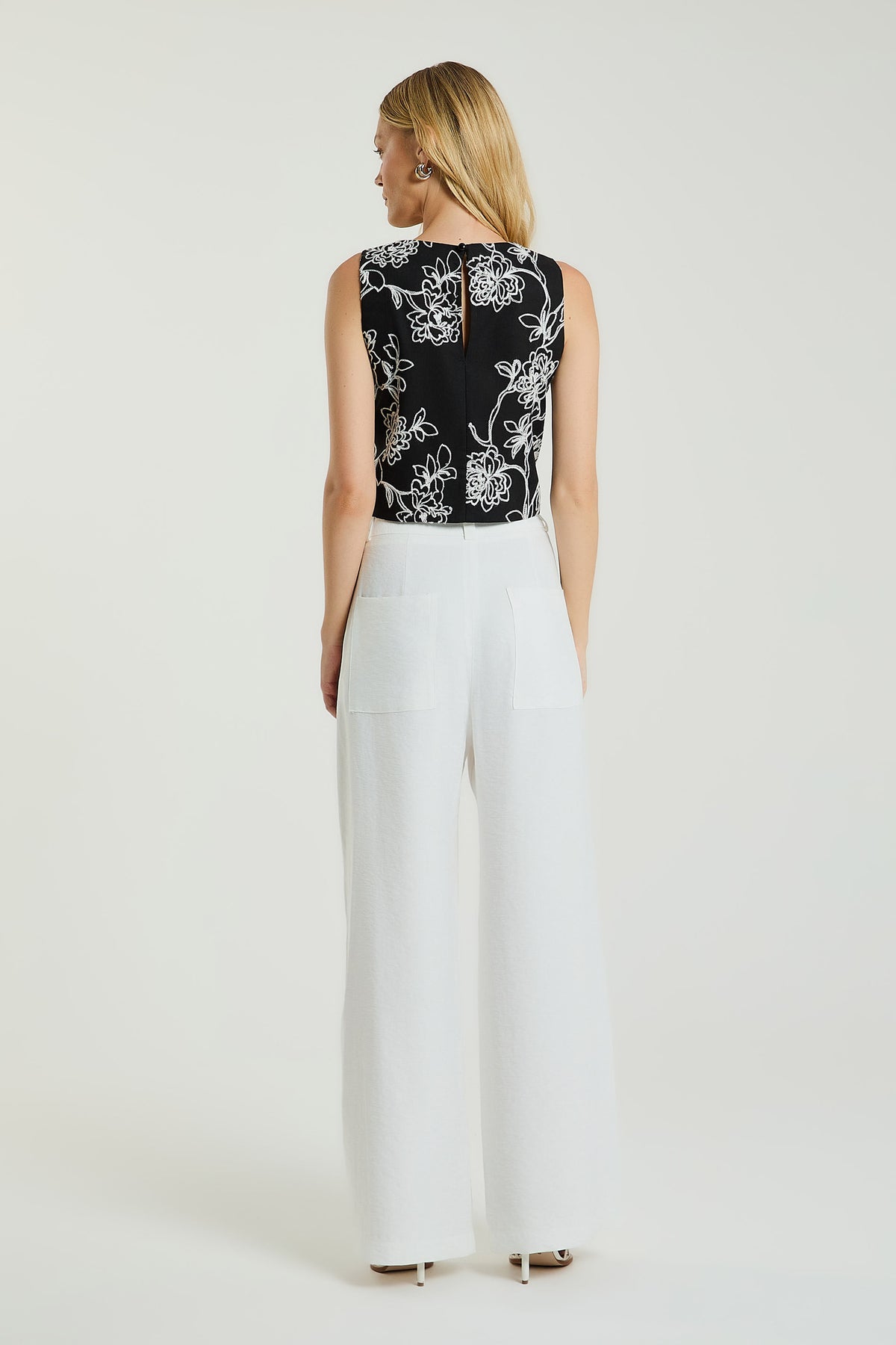 OFF WHITE
