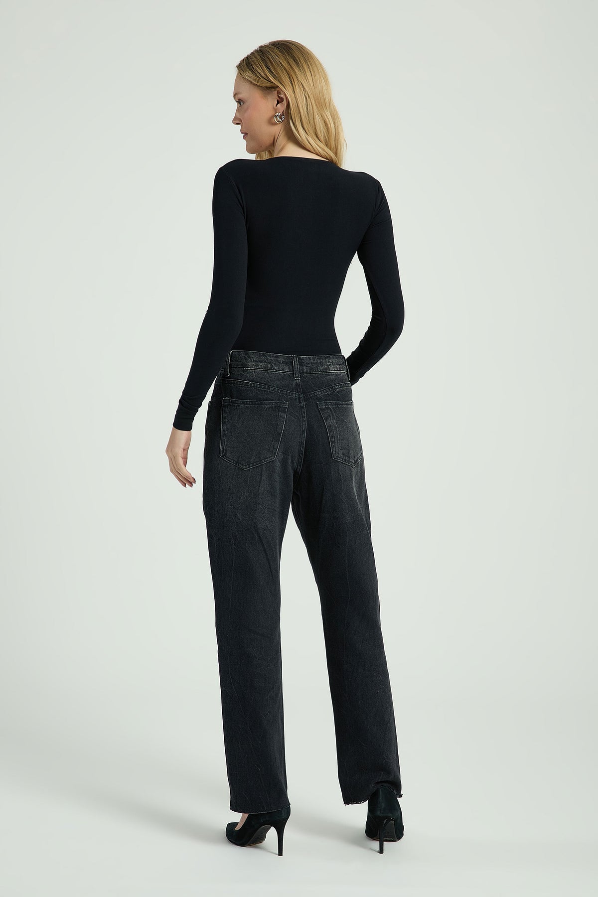 BLACK JEANS