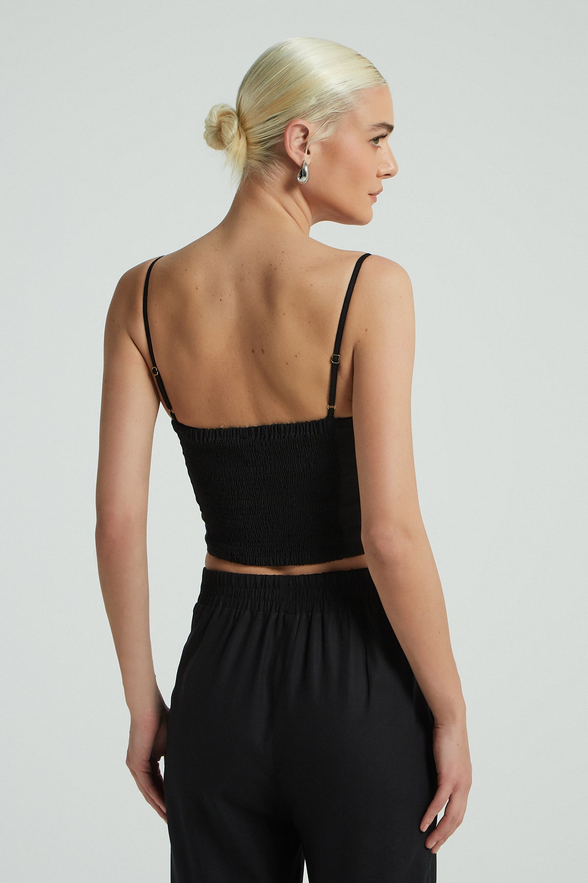 CROPPED LINHO DETALHE METAL - PRETO