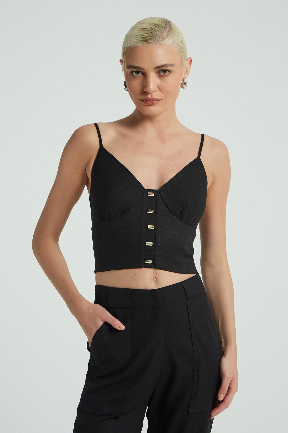 CROPPED LINHO DETALHE METAL - PRETO