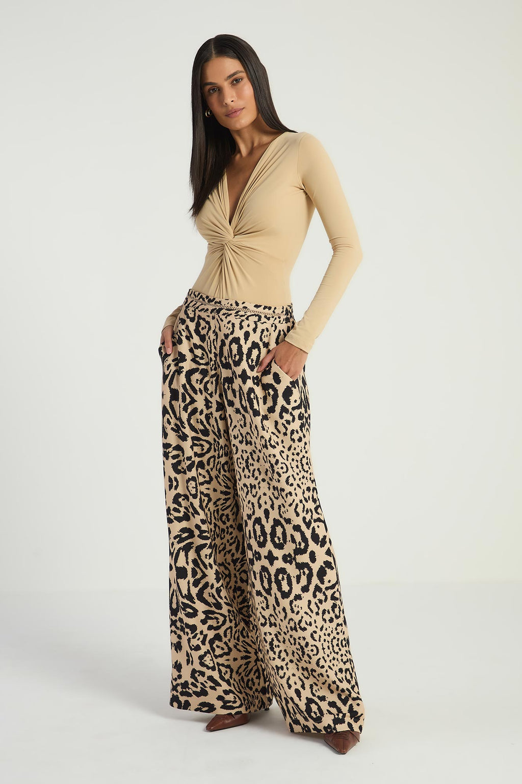 BODY COM DETALHE TORCIDO - BEGE